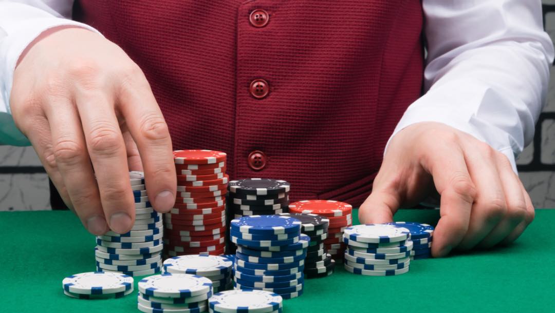 What is a Poker Straddle? And Should You Ever Straddle?