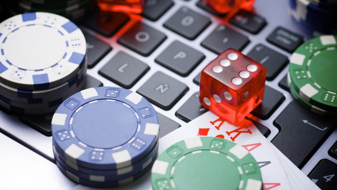Online gambling or gambling at a traditional land-based casino? It all depends on your preferences. Discover why online gambling has become so popular.