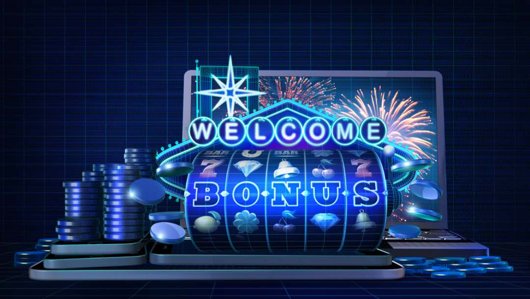 A welcome bonus sign with a laptop, a slot wheel and some poker chips.