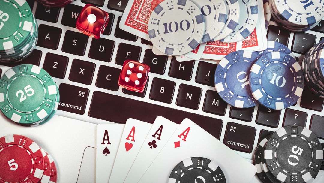Why choosing an online casino with a free spin bonus is a smart move?
